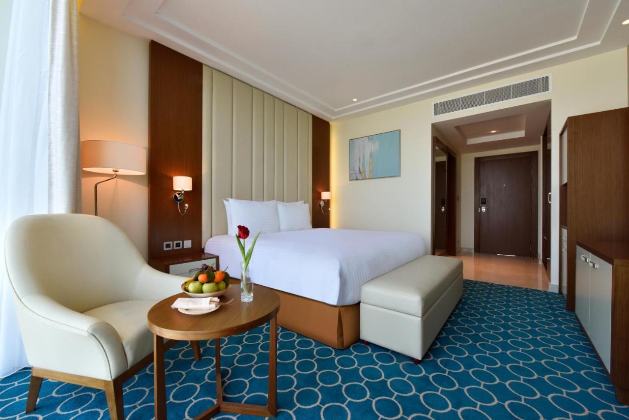 Grand Swiss-Belhotel Waterfront Seef Sanabis Exterior photo