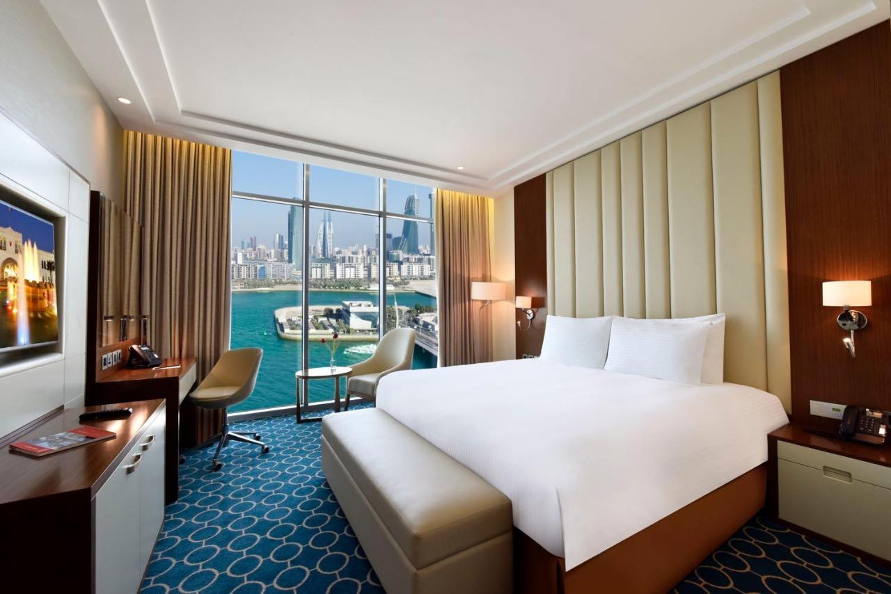 Grand Swiss-Belhotel Waterfront Seef Sanabis Exterior photo