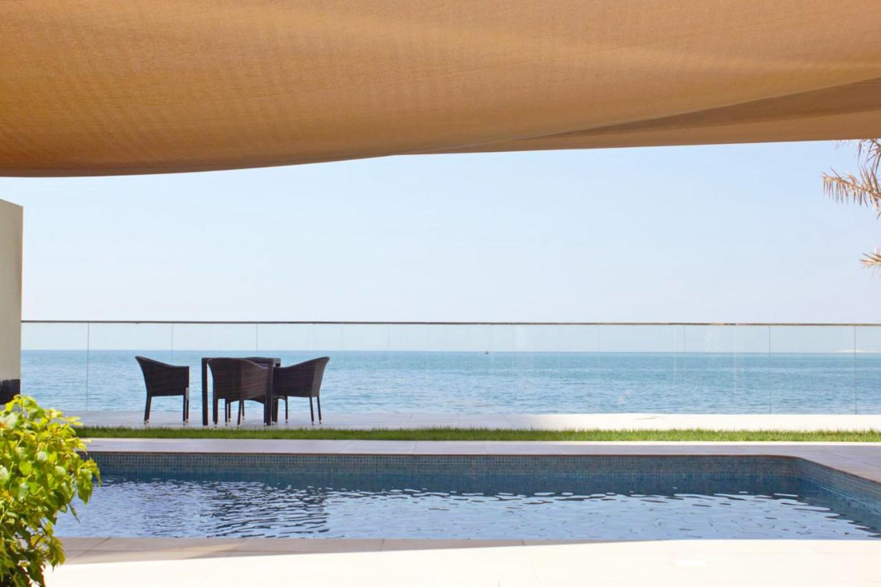 Grand Swiss-Belhotel Waterfront Seef Sanabis Exterior photo