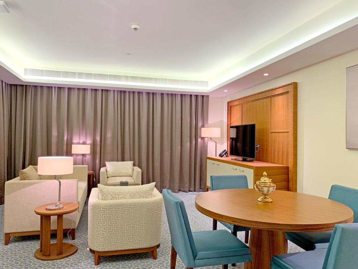 Grand Swiss-Belhotel Waterfront Seef Sanabis Exterior photo